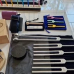 Formations aux diapasons thérapeutiques - photo des diapasons utilisés pendant une formation
