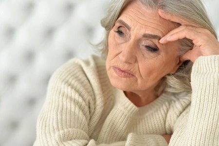 Photo d'une femme de plus de 50 ans victime de charge mentale